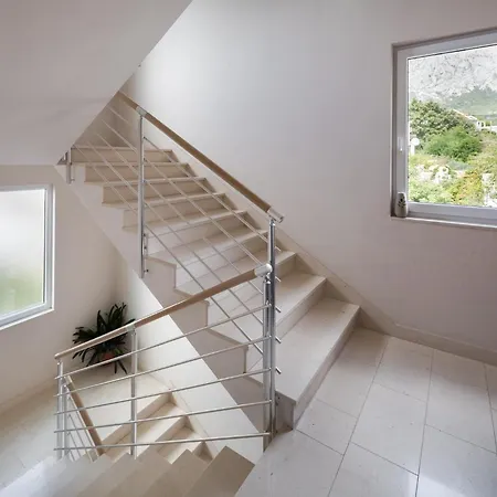 Barbaric زاووستروج