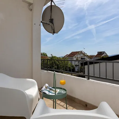 شقة Barbaric زاووستروج